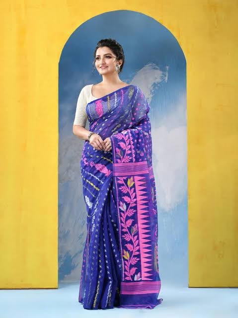 Handloom cotton unstitched suit set, photographed at 5000K